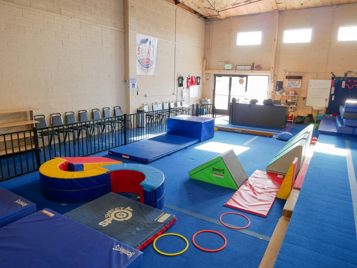 Kinder gymnastics class in action